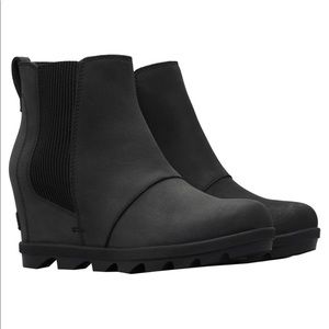 Brand new: Sorel booties size 8